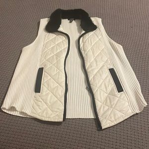 Jones New York vest. Black and white. Size L